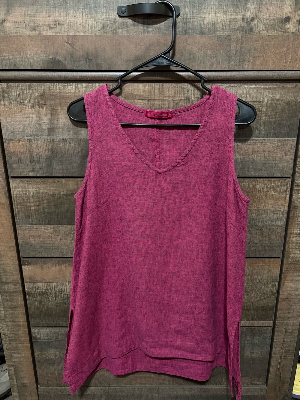 Cut Loose Sleeveless V‑Neck Linen Blend Tank Top - Raspberry